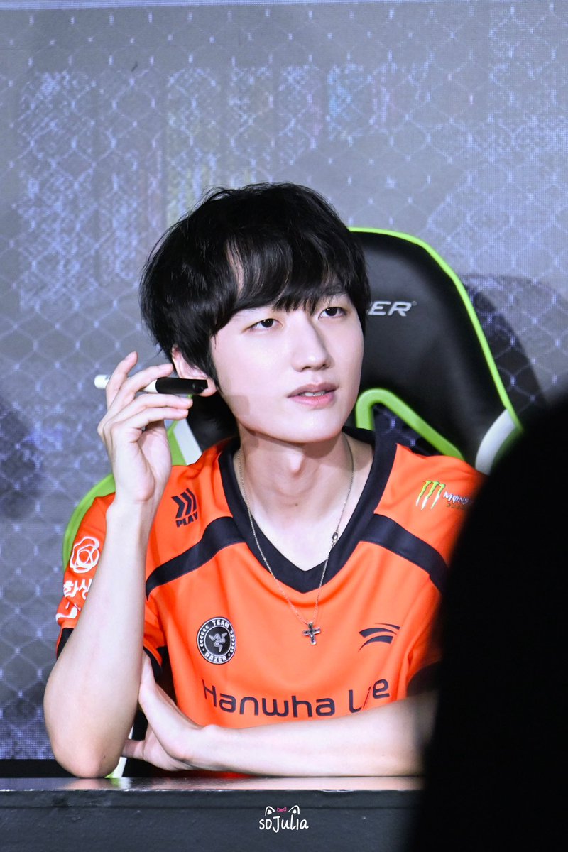 20251008 FAN MEETUP x Monster energy

“Love is staring at your and my eyes for a long time”

#피넛 #한왕호 #Peanut #HLE