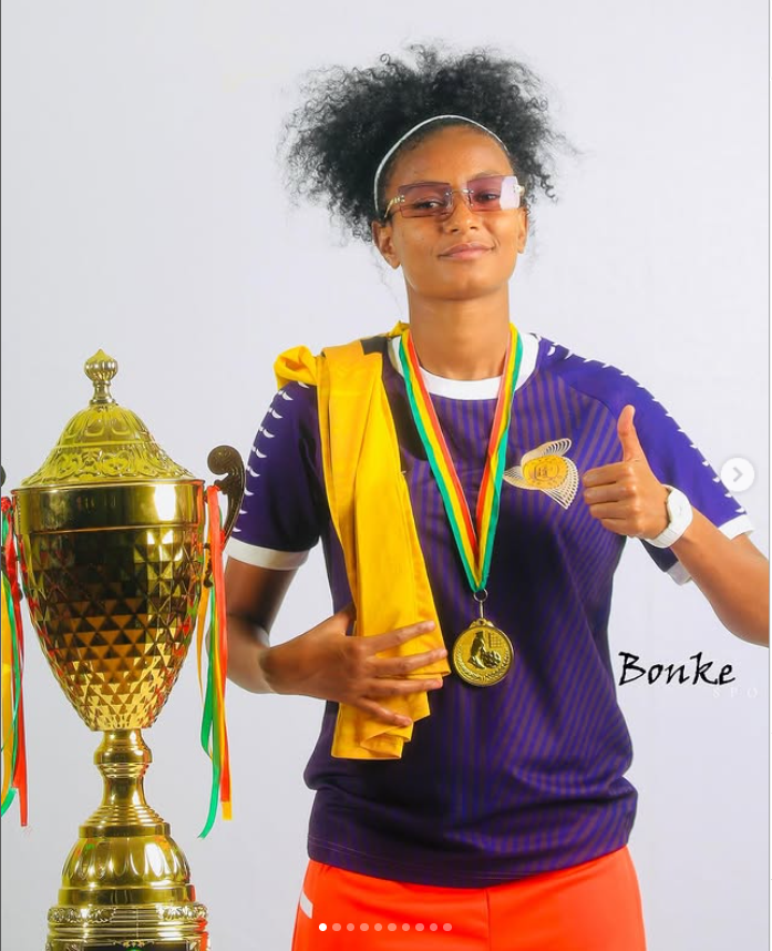 MatukioM's tweet photo. EXCLUSIVE ...
Nyota wa Ethiopia ,Senaf Wakuma ni kweli amesaini mkataba wa miaka 2 na klabu ya Simba Queens lakini hatokuwa sehemu ya wachezaji watakao tumika katika michezo ya ligi baada ya ITC yake kuchelewa hivyo atatumika baada ya dirisha dogo atakapoingizwa katika system. https://t.co/yKGQwLZtt7