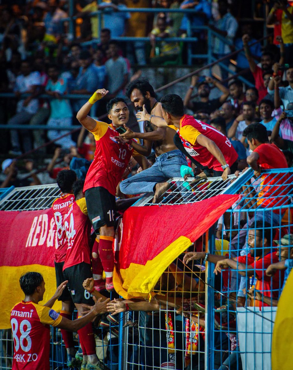 ebfchistory's tweet image. The fencing at the Kalyani Stadium surely is becoming iconic 😉