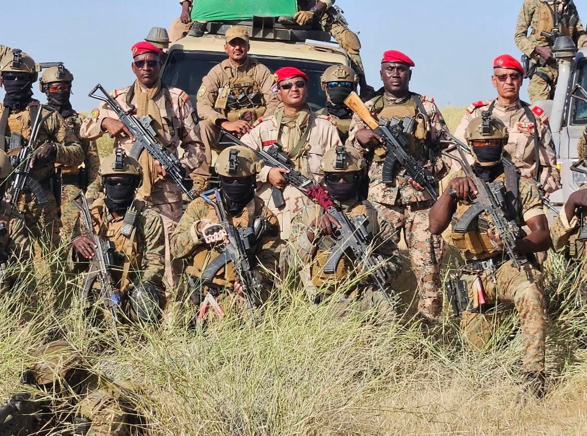 malkoomx00's tweet photo. #Niger #CNSP 🇳🇪 🛡️
Le colonel Ahmed Sidyan, commandant de la Garde nationale, rejoint ses troupes sur le terrain.

Sous son commandement, plusieurs régions du nord ont été libérées des groupes terroristes, notamment à #Tillabéri. https://t.co/TsI064ISkH
