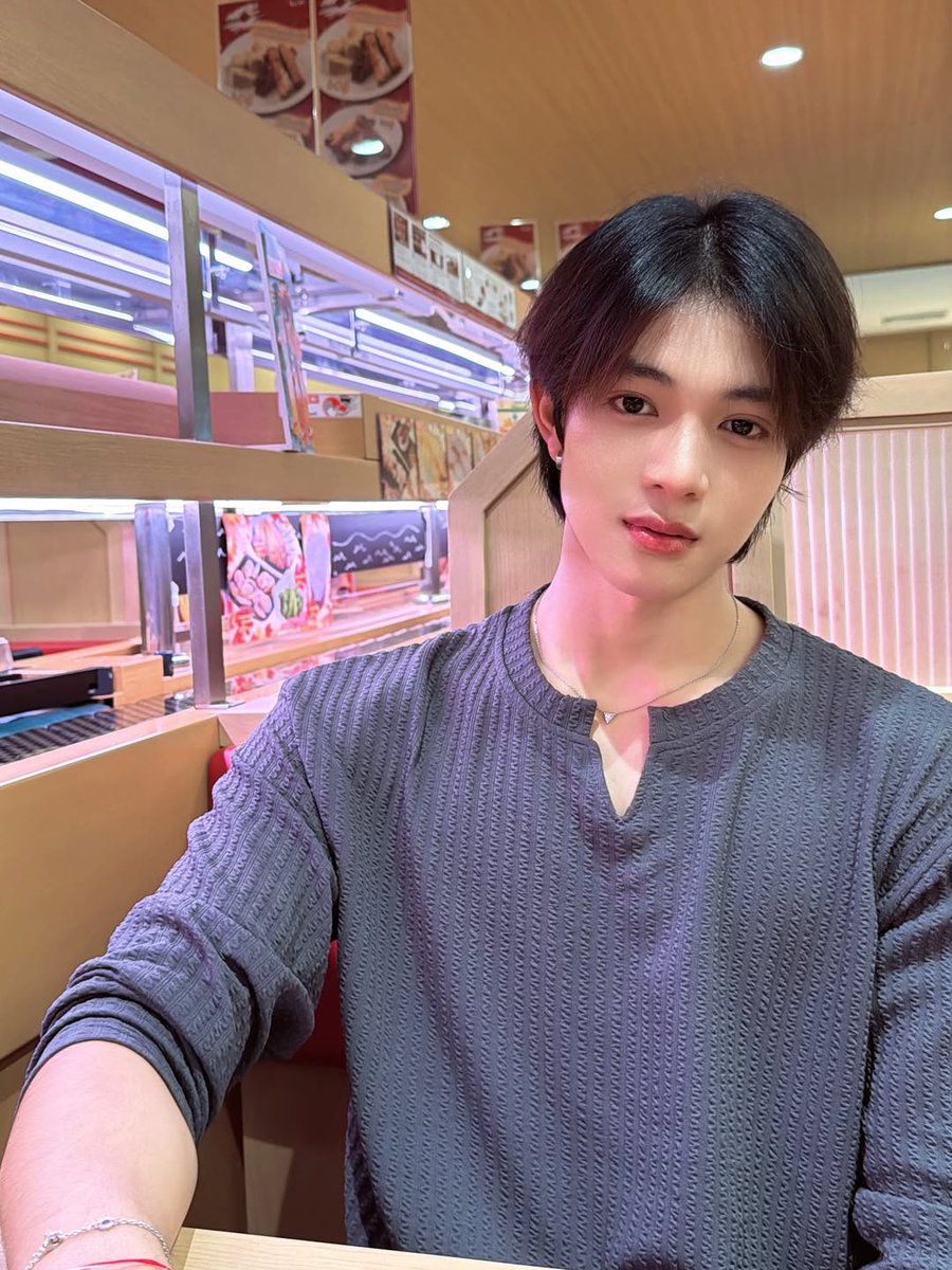 Sushi date, with me? 🍣🍽️