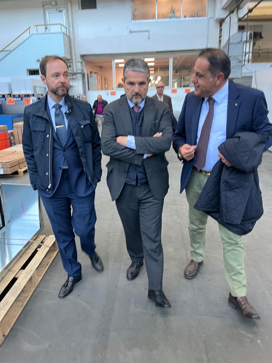 🏭 Ieri ho visitato lo stabilimento di <a href="/Nova_Verta/">Nova Verta Spa</a> ad Arezzo, eccellenza toscana nel settore delle cabine di verniciatura e finiture industriali.
💡 Incontro produttivo con il team: focus su innovazione sostenibile, export globale e supporto alle PMI. Orgoglioso di queste realtà
