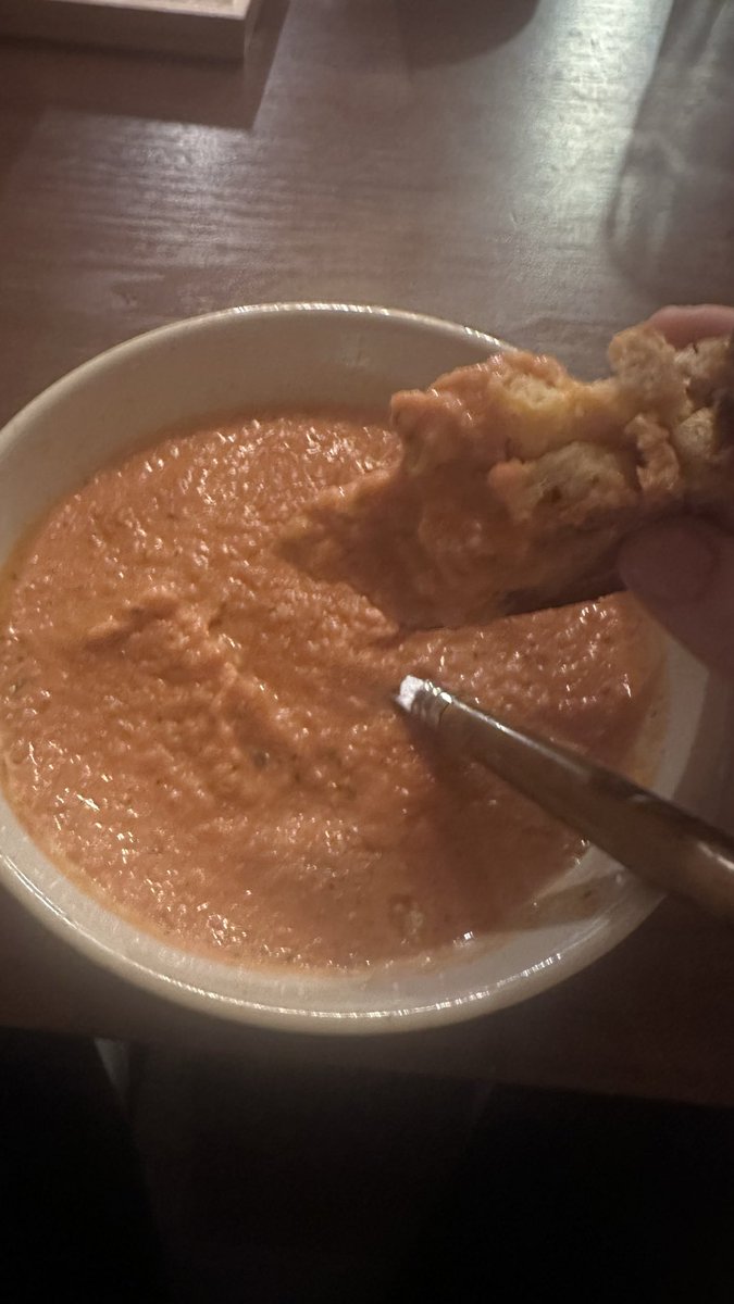 Made some mudafuckin tomato soup. Idc if it looks bad it was the best thing I’ve eaten probably this year