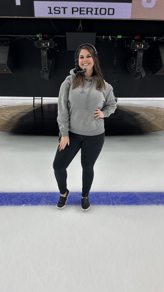 Spooky Em 🖤 tweet media