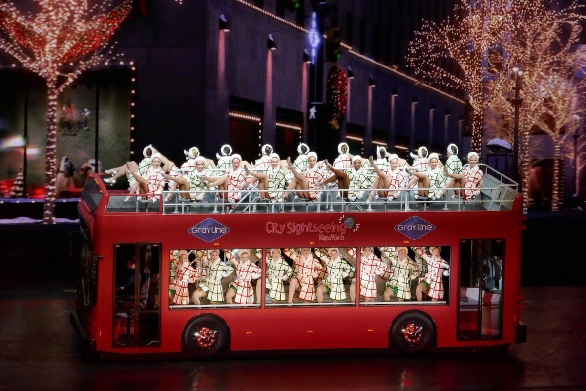 cnewyork's tweet photo. 🚨Les réservations sont ouvertes pour le spectacle de Noël des Rockettes au Radio City Music Hall de New York ! 🎄
⏰ Le spectacle joue du 6 novembre 2025 au 4 janvier 2026. ❄️
➡️ Pour réserver vos billets au meilleur prix, rendez-vous sur CNEWYORK (lien en commentaire). https://t.co/rsWlUJSGu9