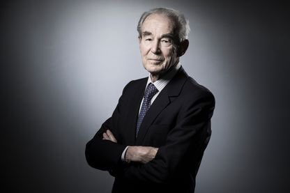 lbourgain's tweet photo. «Le fascisme ne se lève pas comme la tempête en une nuit. D’abord rampant, dissimulé, ordinaire, il progresse par les voix de la haine, avivée par les difficultés économiques. Il s’empare des cœurs avant de pervertir les esprits puis de prendre le pouvoir»

#Badinter #Panthéon https://t.co/iaE0JYx0k1