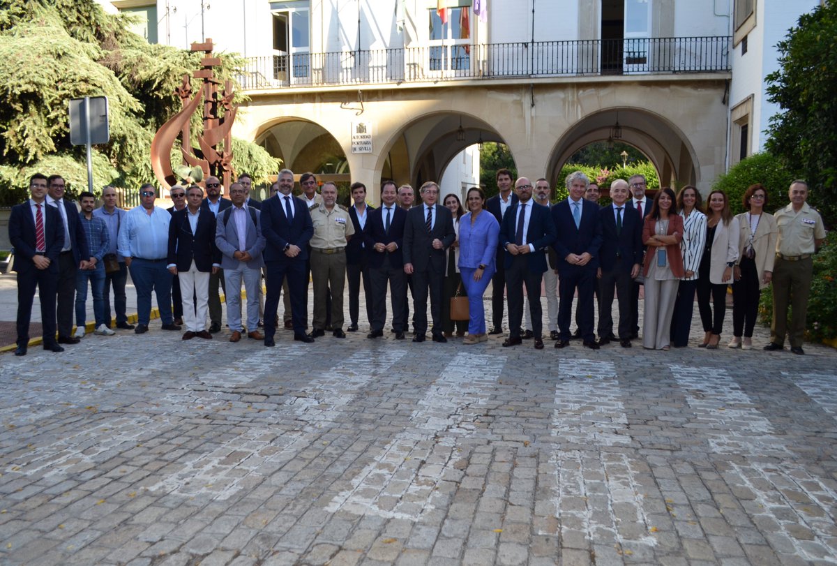 prosevillaport's tweet photo. El Clúster Andalucía Logistics ha realizado su presentación en la capital hispalense de la mano de @ProSevillaPort y el @PuertoDeSevilla, en un encuentro celebrado en las instalaciones del recinto hispalense ante los representantes de más de 100 empresas del sector logístico. https://t.co/ayDCM9RDdC
