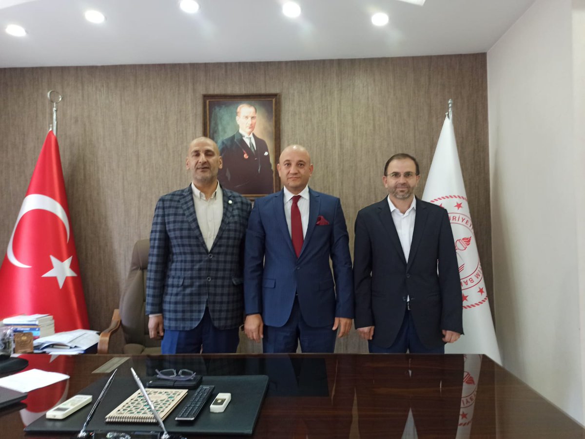 İlçe Millî Eğitim Müdürümüz Zekeriya Postacı'yı ziyaret ettik.
İlçemizdeki eğitim faaliyetleri ve okullarımızın durumu üzerine güzel bir sohbet gerçekleştirdik. Eğitime emek veren herkese teşekkür ediyorum.