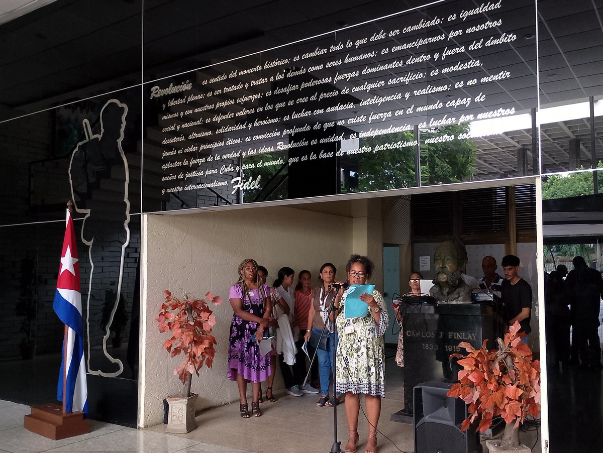 MINSAPCuba's tweet image. 🇨🇺Con la presencia del @DrReinol, los trabajadores del @MINSAPCuba rendimos homenaje al Guerrillero Heroico en el 58 aniversario de su desaparición física.

⚕️Inspirados en su legado de humanismo, ética y compromiso defendemos la salud y la vida en Cuba y el mundo.
#CubaPorLaVida