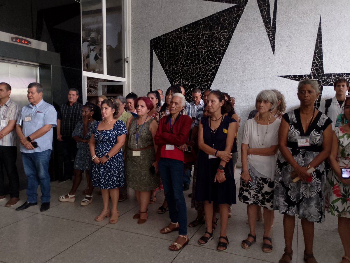 MINSAPCuba's tweet image. 🇨🇺Con la presencia del @DrReinol, los trabajadores del @MINSAPCuba rendimos homenaje al Guerrillero Heroico en el 58 aniversario de su desaparición física.

⚕️Inspirados en su legado de humanismo, ética y compromiso defendemos la salud y la vida en Cuba y el mundo.
#CubaPorLaVida