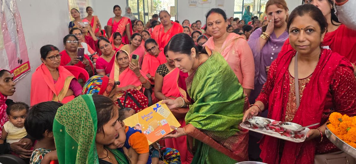 आज विकासखंड खैराबाद में महिला एवं बाल विकास पुष्टाहार विभाग द्वारा कन्या जन्मोत्सव कार्यक्रम आयोजित हुआ। मुख्यअतिथि राज्य महिला आयोग सदस्य सुजीता कुमारी रहीं। अन्नप्राशन, गोद भराई, बेबीकिट वितरण, प्रशस्ति पत्र प्रदान व योजनाओं की जानकारी दी गई।कार्यक्रम में कई अधिकारी उपस्थित रहे