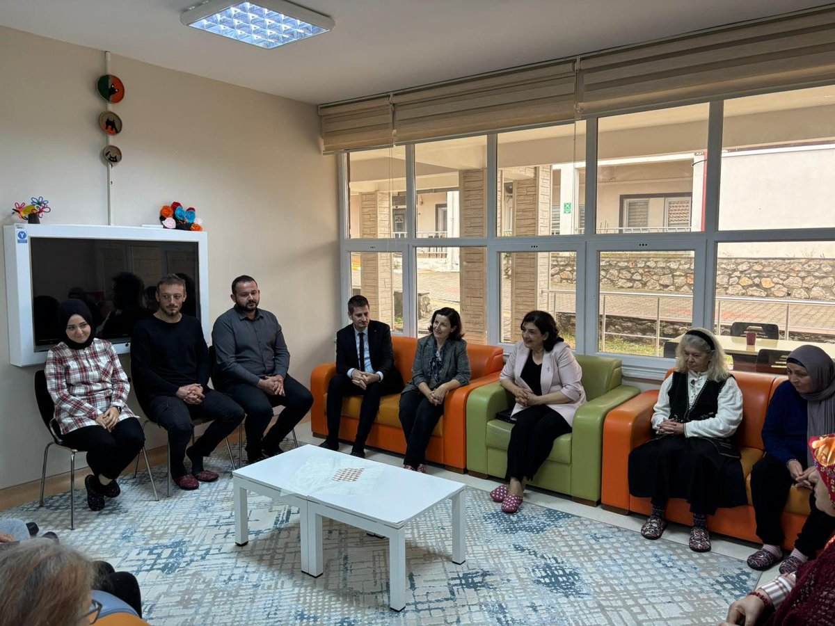 Valimiz Sayın Mustafa Yavuz’un (<a href="/valiyavuz/">Mustafa Yavuz</a>) Eşi Süreyya Yavuz Hanımefendi, Safranbolu Yazıköy Engelsiz Yaşam Bakım ve Rehabilitasyon Merkezini Ziyaret Etti.

Ziyarette, Aile ve Sosyal Hizmetler İl Müdürlüğü Şube Müdürü Hakan Doğan ile Engelsiz Yaşam Merkezi Müdürü Güler