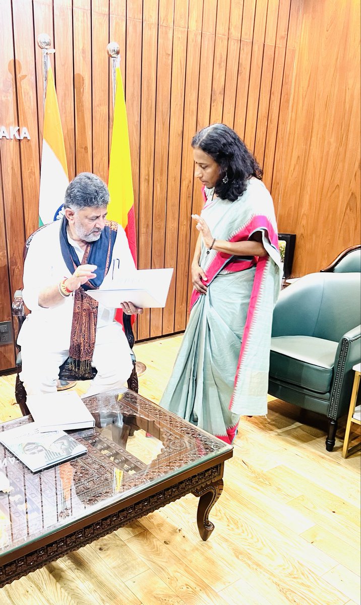 tarauk's tweet photo. Presented labour of love, #5Guarantees impact evaluation on women/families of lower income strata to CM, Chief Secretary, Dy CM, LoP, ex CS, Ministers, bureaucrats.
Impact on women/families’ nutrition, health, education, loan repayments. New/better employment is impressive (1/2) https://t.co/zFwK6HFCWS