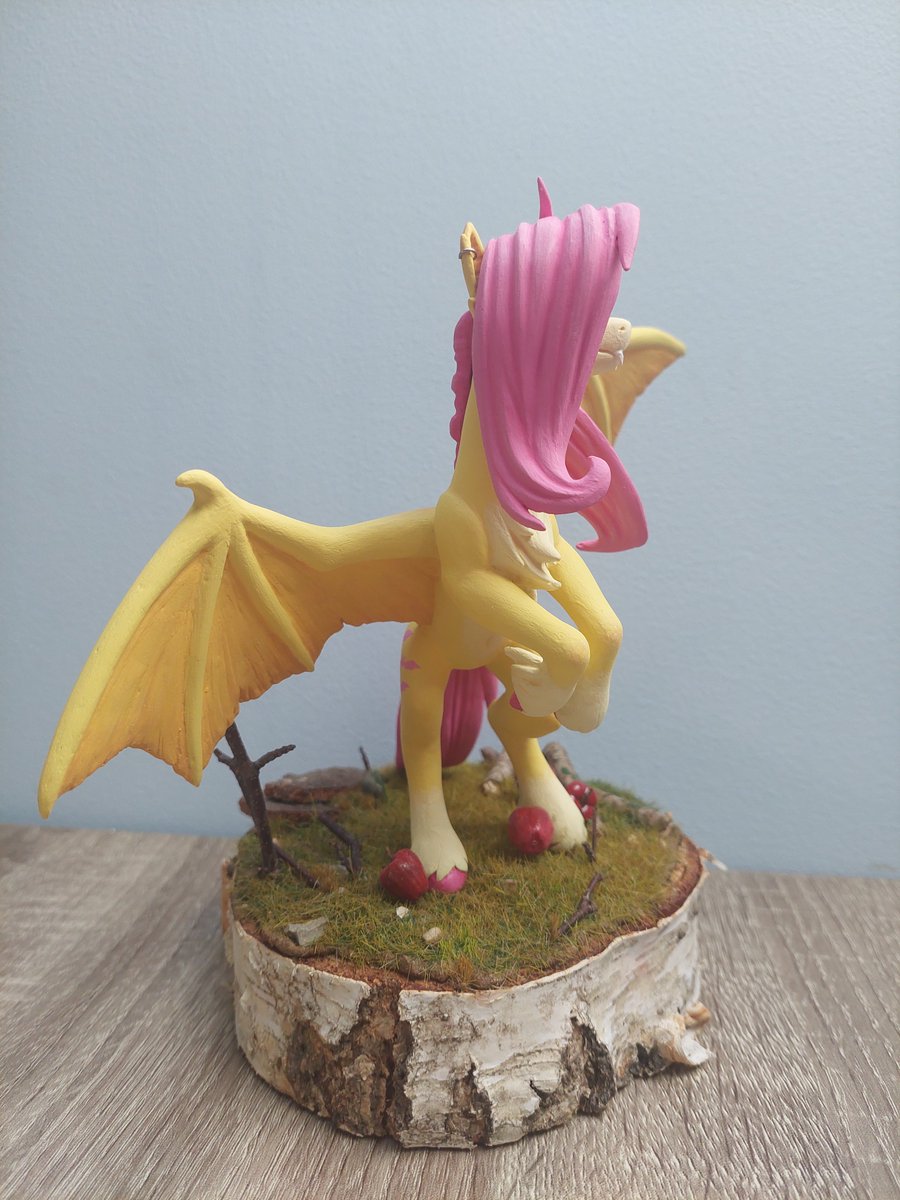 SchizophrenicFox tweet media