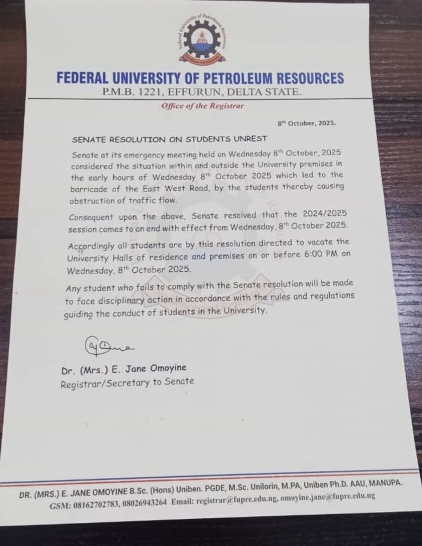 The school Authorities forcefully vacate students from the school premises and  evacuate hosteller from the school hostel.. giving them till 6pm today to leave the school or face disciplinary measures from the school..
 This is outrageous and heartbreaking..
Pls repost 🙏 #Fupre