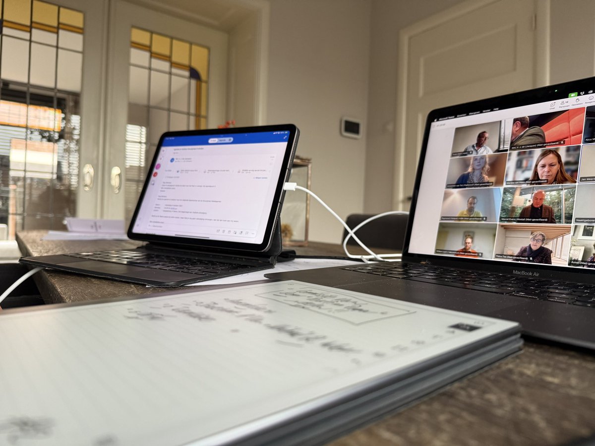 Toob_Alers's tweet image. Zo goede teamsessie gehad. Lekker in de dynamiek van winkelen “Retailagenda”. 

Je stapt op een rijdende trein 🚃 maar dat voelt wel prima #expertteam 

Tijd voor een vrije avond! 
#kern #retail #platform