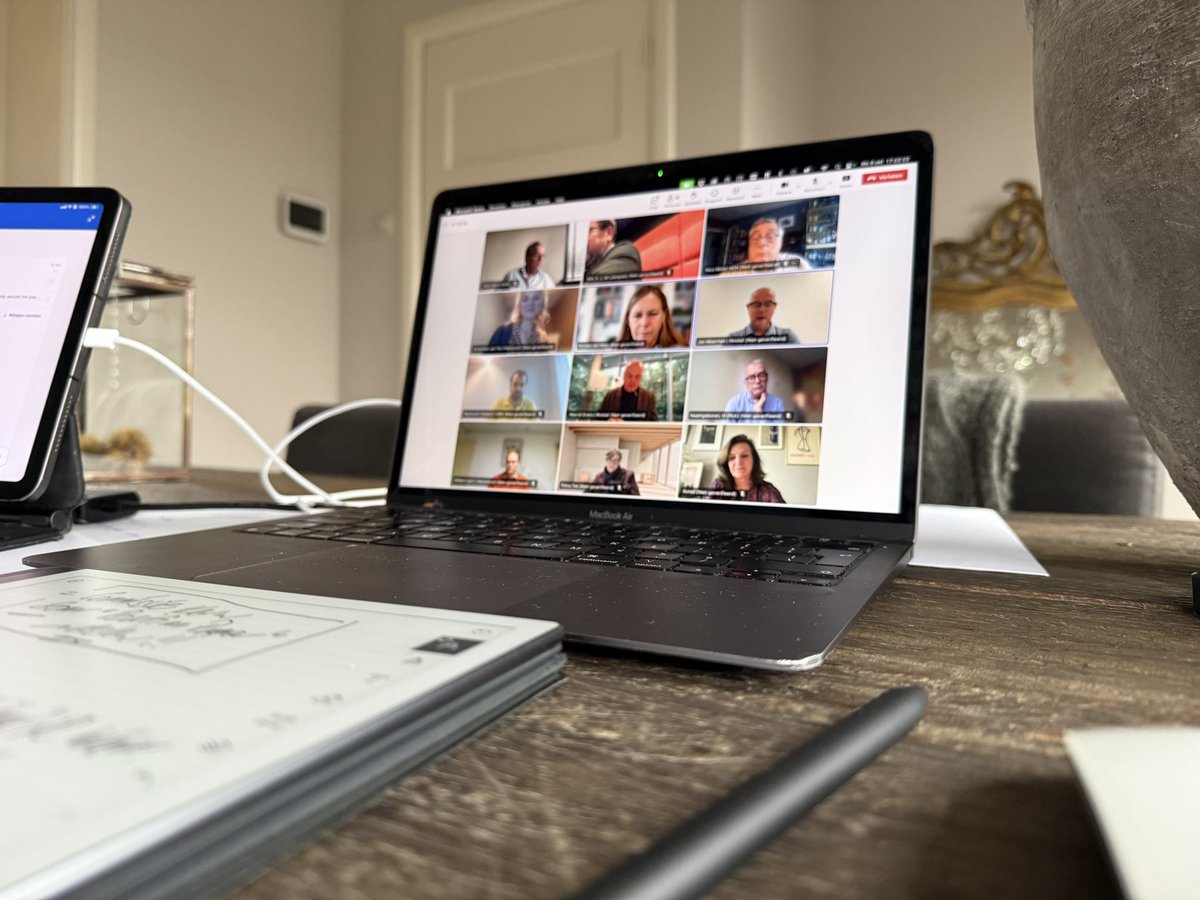 Toob_Alers's tweet image. Zo goede teamsessie gehad. Lekker in de dynamiek van winkelen “Retailagenda”. 

Je stapt op een rijdende trein 🚃 maar dat voelt wel prima #expertteam 

Tijd voor een vrije avond! 
#kern #retail #platform