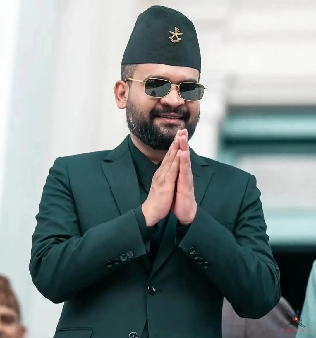 lagani_patra's tweet photo. बालेन शाह जी,

कि तपाईंले तुरुन्तै पार्टी खोल्नुस, कि रवि लामिछानेलाई कानुनी प्रक्रिया बमोजिम बाहिर निकालेर रास्वपामा समाहित हुनुहोस् । पुरानो सत्ता जब्बर भयो भने न तपाईंको शक्ति रहन्छ न अन्य नयाँहरुको ।

फलाम तातेकै बेलामा आकार दिनुपर्छ भने झैँ पार्टी निर्माण गर्न ढिला नगर्नुस । https://t.co/8iWTFKsRso