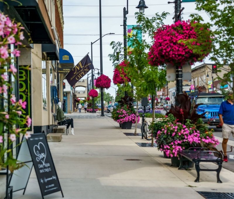 OccTranspo's tweet photo. Hey #Ottawa and council, want to see how to do an effective downtown strip? Come check out #SmithFalls/#SmithsFalls downtown main street and surrounding. https://t.co/3yPRCN7quv