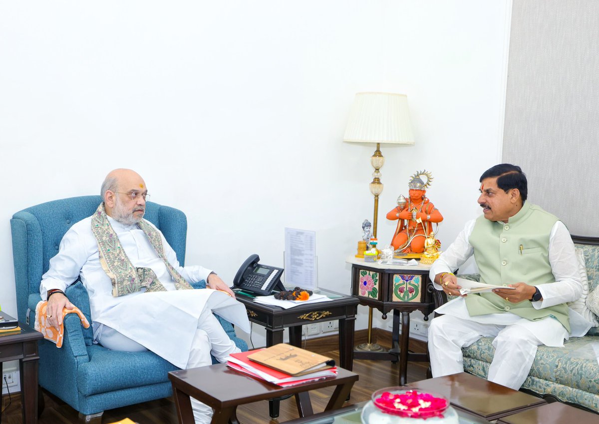 sachinsgaur's tweet image. पर्ची CM मिले अमित शाह से,  शायद जबरदस्त विरोध से घबरा गए हैं,  पूछ रहे हैं अब क्या करें साहब