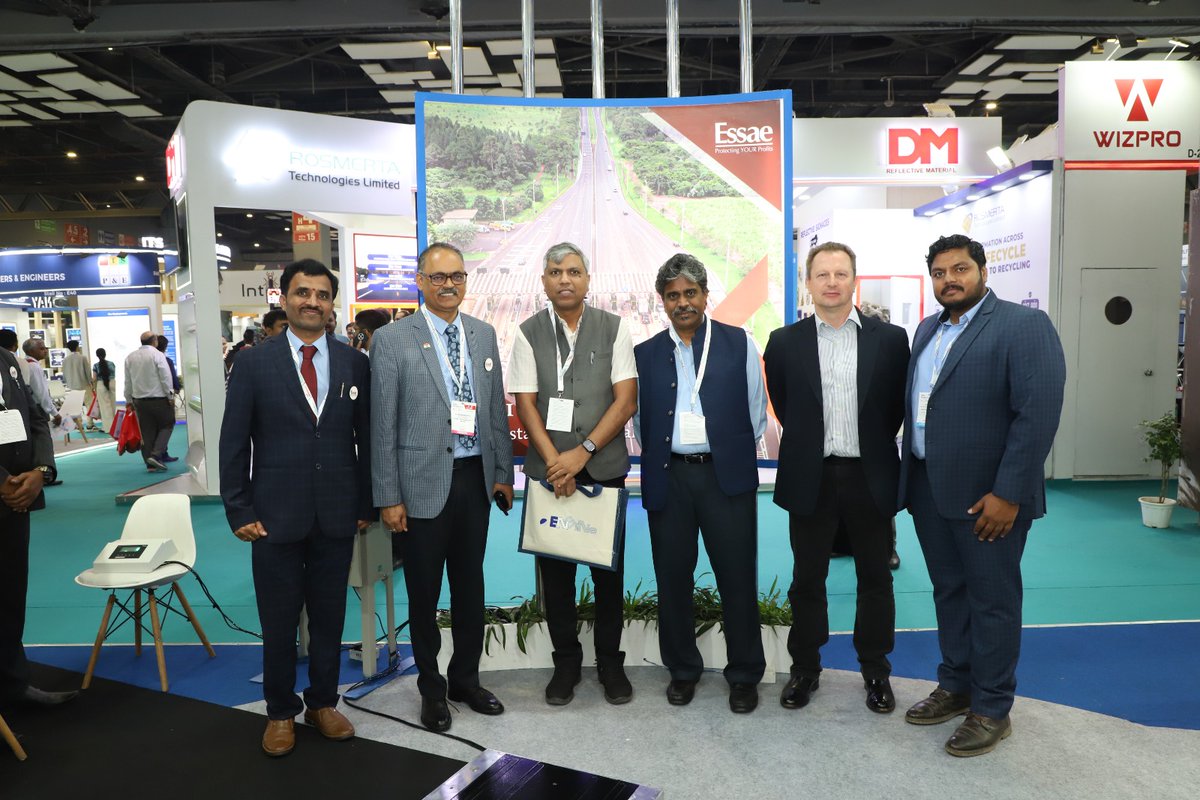 EssaeDigiIndia's tweet image. Honored to welcome Sh. A.R. Chitranshi, COO – IHMCL, to our booth at TrafficInfraTech Expo 2025.
Our CEO &amp;amp; VP shared insights on smart traffic weighing tech.
Grateful for the exchange on innovation in intelligent traffic systems.

#TrafficInfraTechExpo2025 #EssaeDigitronics