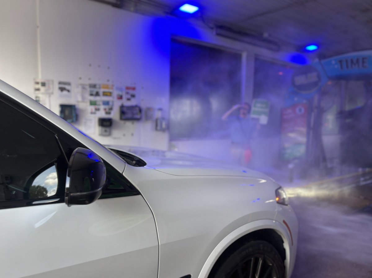 A car wash takes only 3 minutes (less time than scrolling your feed ) 😉