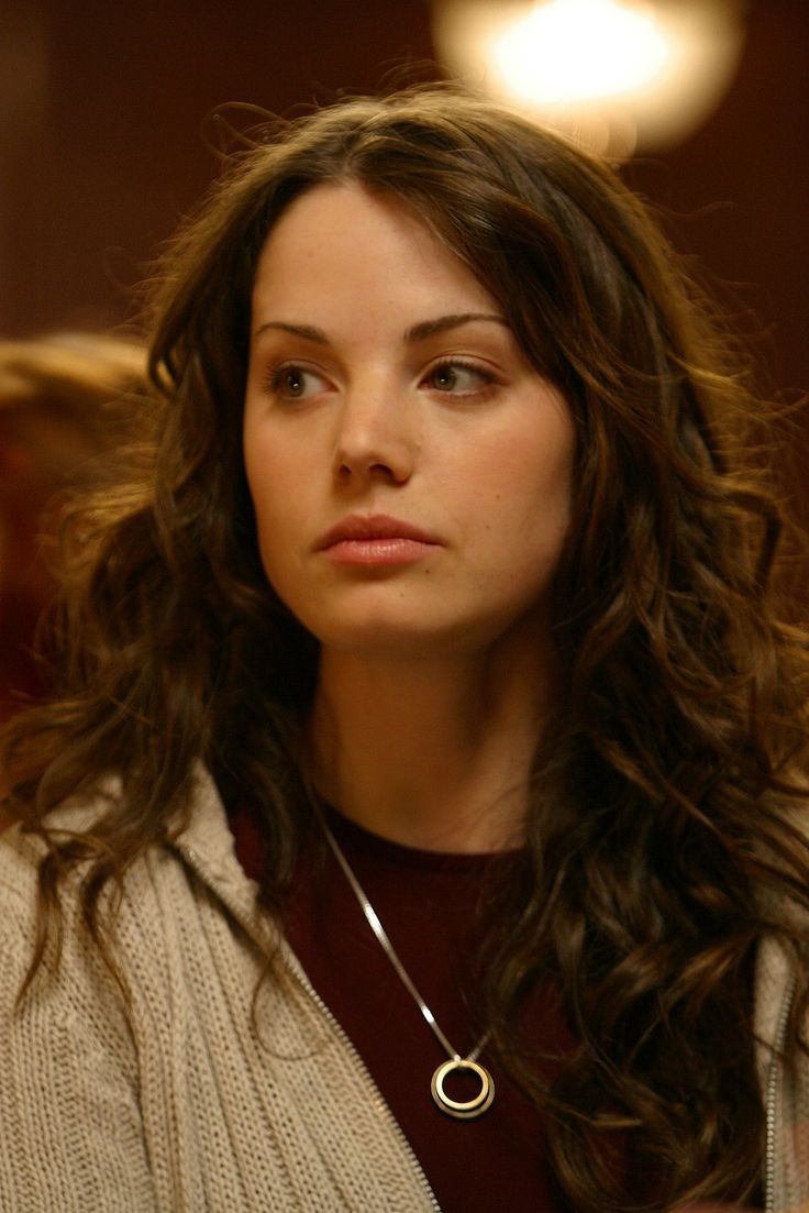 imagine teenage lois meeting season 1 clark? she would ragebait him for giggles and fun nonstop