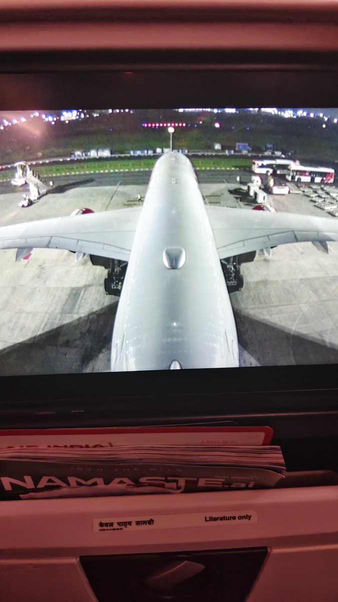 No aerobridge for #AirIndia A350 at <a href="/DelhiAirport/">Delhi Airport</a>!! Why so??
Boarded via aerobridge at Bengaluru Airport, but not at Delhi IGI Airport T3, strange!
<a href="/airindia/">Air India</a>