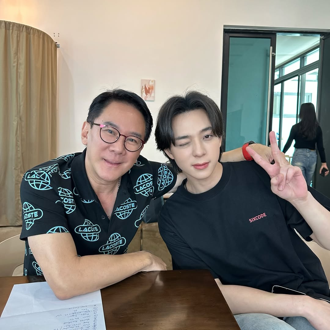 MaxkyBasLatam's tweet image. Nuestro Bas estuvo utilizando una de las playeras de la Merch de su marca con Maxky SixCode. 💖

Esperamos vuelvan a estar a la venta pronto. 🫶🏻

#sixcode #maxkybas