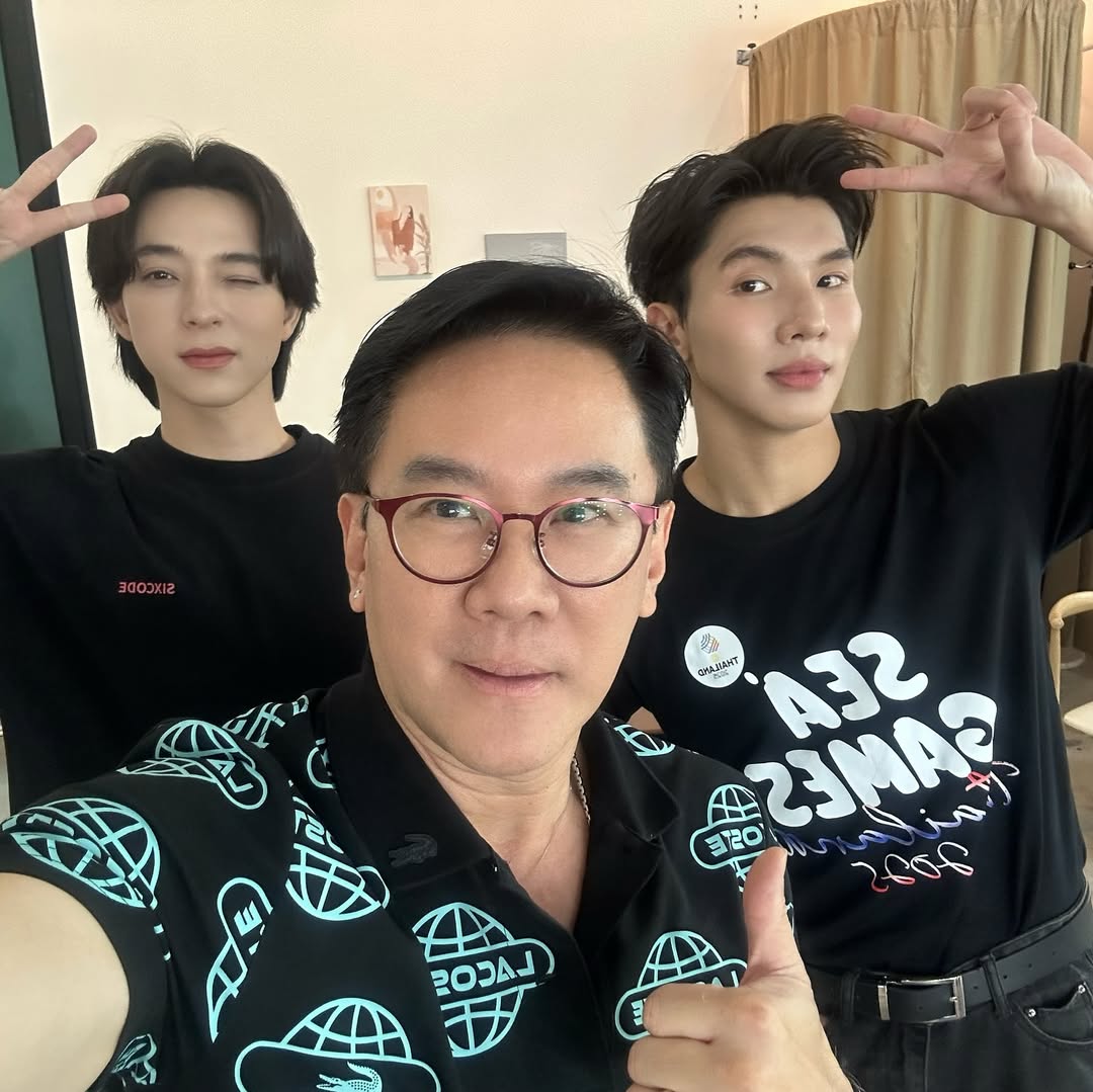 MaxkyBasLatam's tweet image. Nuestro Bas estuvo utilizando una de las playeras de la Merch de su marca con Maxky SixCode. 💖

Esperamos vuelvan a estar a la venta pronto. 🫶🏻

#sixcode #maxkybas