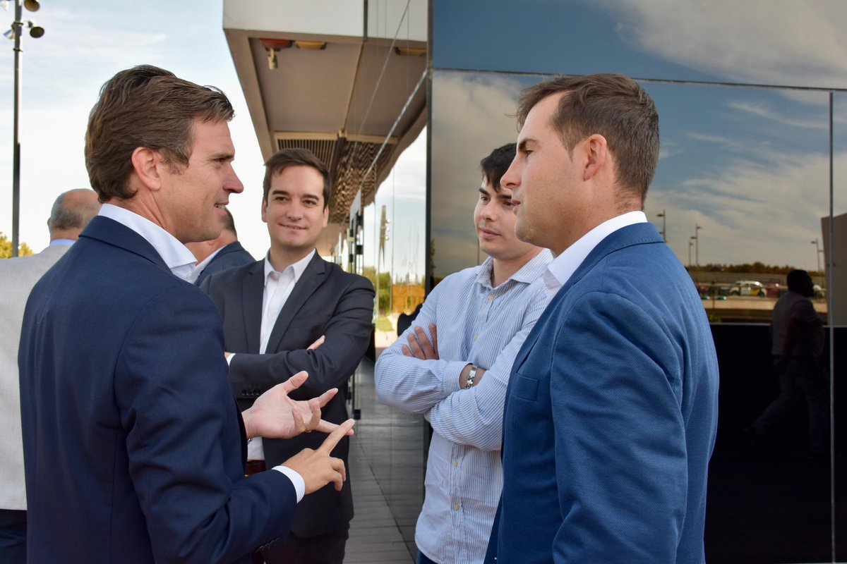 🔵 Compartir la tradicional comida del Pilar con nuestros alcaldes del <a href="/PPdeZaragoza/">PPdeZaragoza</a> se ha convertido en una cita imprescindible cada año. 

Acompañados por la vicepresidenta, <a href="/MarVaqueroPeria/">Mar Vaquero Perianez</a>, nuestra alcaldesa de Zaragoza, <a href="/ChuecaNatalia/">Natalia Chueca</a> y algunos consejeros hoy ha sido un día