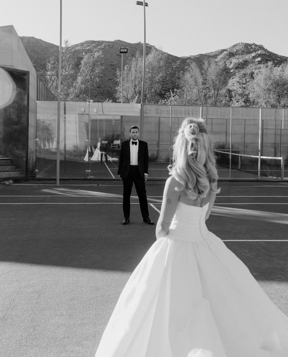 KEPRebels's tweet photo. Wedding Spotlight 💍

Big congrats to @liran.bacher &amp; @taryndale. The groom wore a classic and timeless custom black tuxedo that perfectly complemented his bride. 

📸 @agba.weddings
Planner: @rodrigomoram
Venue: @imanga.valle
Bridal Atelier: @markingramatelier https://t.co/9nznHLtyVw