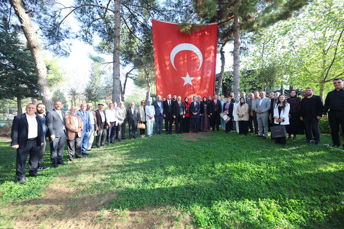 kademorgtr's tweet photo. Mütevelli Heyet Başkanımız Sümeyye Erdoğan Bayraktar ile birlikte Siirt’te faaliyet gösteren kadın kooperatiflerinin ve sivil toplum kuruluşlarının temsilcileriyle bir araya geldik.

Kadın emeği, üretim ve dayanışma odağında; yereldeki üretim ağlarına yönelik destekleri ve sivil toplumun iş birliği alanlarını konuştuk.

Daha müreffeh yarınları hep birlikte inşa ediyoruz.💪🏻