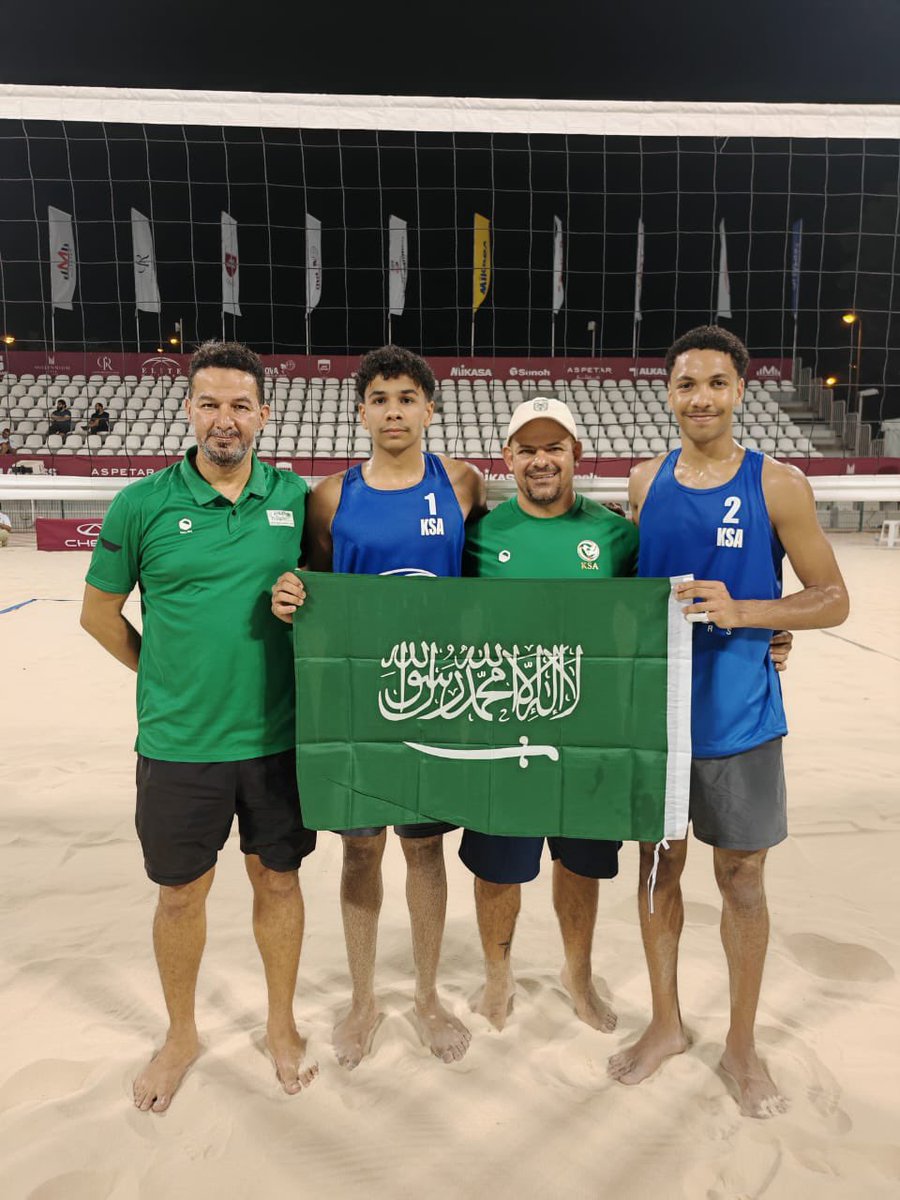 ksa_volleyball's tweet photo. 🇸🇦🏖️
انطلاقة مميزة للأخضر الشاطئي! 💪
حقق المنتخب السعودي للكرة الطائرة الشاطئية تحت 18 عامًا فوزًا مستحقًا على قطر بنتيجة 2–0 في أولى مبارياته بـ كأس العالم 🏆

ومثّل الأخضر الثنائي أحمد محفوظ وهادي الجرفي الذين قدّما أداءً رائعًا وتألقًا لافتًا 👏🔥

#الأخضر_الشاطئي
#كأس_العالم_للكرة_الشاطئية
#المنتخب_السعودي 🏐🇸🇦