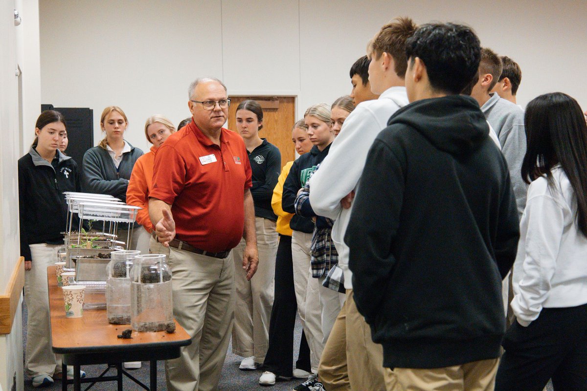 wcreec's tweet image. Exploring science, agriculture, and life skills 🌱 🧠 
Local youth had the opportunity to learn about science through hands-on activities and demonstrations at the 2025 Youth Science Field Day hosted by Lincoln, Logan, and McPherson County Extension 🔬