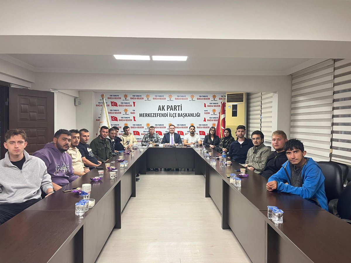 📍İlçe Gençlik Kolları Yönetim Kurulu Toplantısı

İlçe Gençlik Kolları Başkanımız <a href="/Avabdullahhasim/">Abdullah Hasim Akgun</a> riyasetinde Yönetim Kurulu Toplantımızı gerçekleştirdik.
Aramıza yeni katılan arkadaşlarımızın üyeliğini gerçekleştirdik

Alınan kararlar hayırlara vesile olsun.🙋‍♂️