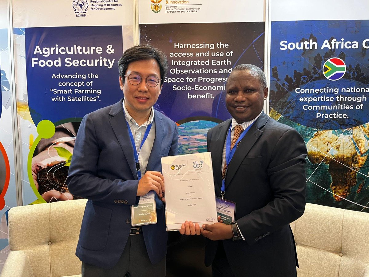 RCMRD_'s tweet photo. RCMRD signs MoU with #RainbirdGEO!

RCMRD and RainbirdGEO have signed an MoU to strengthen collaboration in key areas such as 
 Data sharing and collection,  Capacity building in @AfriGE0  priority action areas
The partnership will also facilitate the development of space technology-related applications and enhance capacity in GIS, Remote Sensing, and Space Science across Africa. #9thAfriGEOSymposium