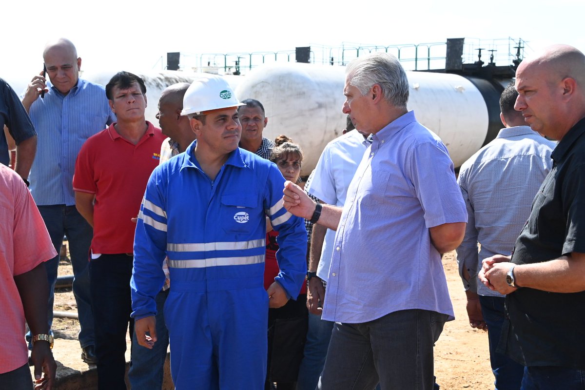 PresidenciaCuba's tweet image. 📌| Este se utiliza fundamentalmente para la elaboración de combustible Diésel, aceite dieléctrico para transformadores y asfalto. Su director, Liusvany García, habló del proceso productivo, las condiciones de trabajo y las limitaciones materiales que enfrentan.