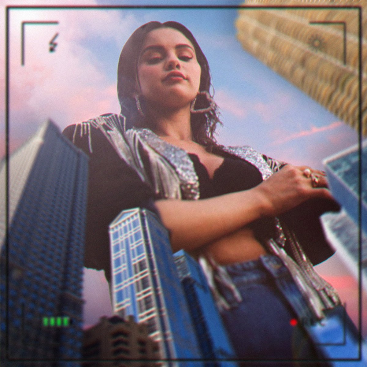 "Was the pic was worth it? I hope so, because you aren't going to like what happens next..."
#Giantess #SizeTwitter