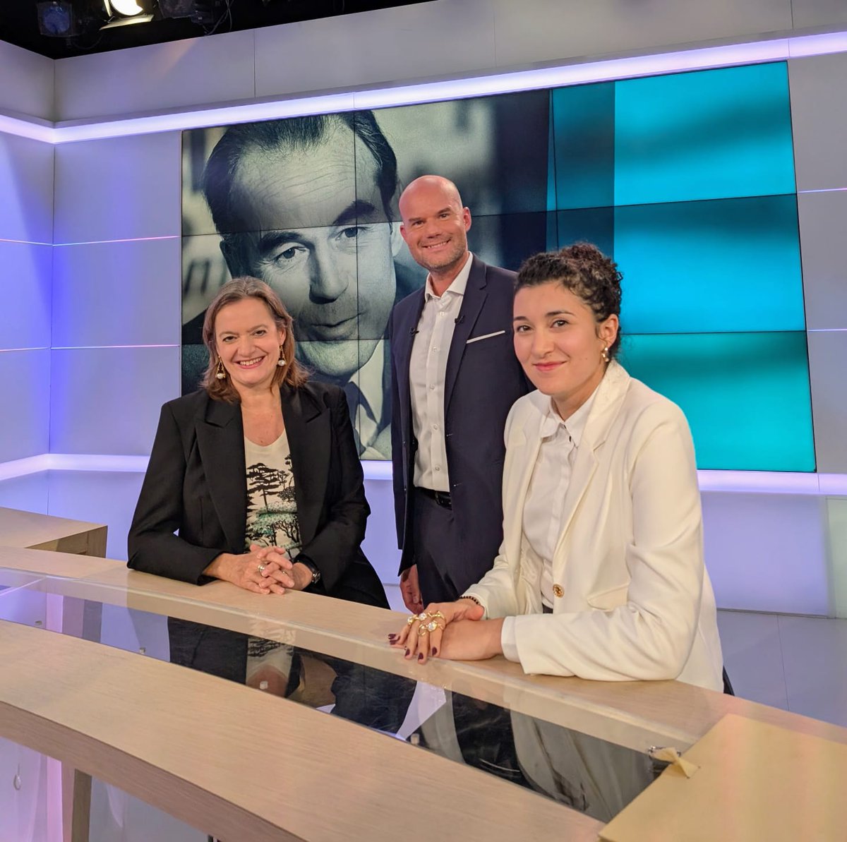 Ce soir à 19h05, sur <a href="/France3Paris/">France 3 Paris/Ile-de-France</a>  avec <a href="/JulieCouturier_/">Julie Couturier</a>  Je reviens sur le Prix Robert Badinter que j'ai remporté hier soir et sur la proposition de loi instaurant la Trêve scolaire Républicaine que nous demandons avec le Collectif #EcolePourTous
👇france3-regions.franceinfo.fr/paris-ile-de-f…