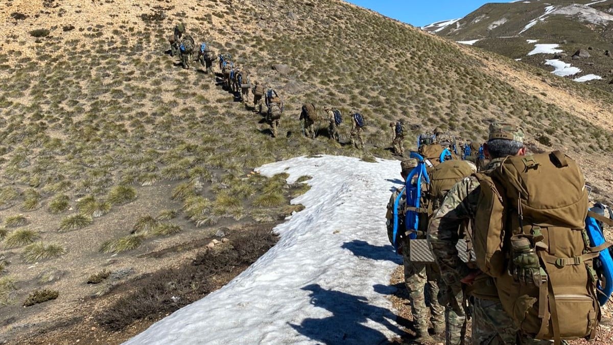 𝐈𝐧𝐭𝐞𝐠𝐫𝐚𝐧𝐭𝐞𝐬 𝐝𝐞 𝐥𝐚 𝐈𝐈 𝐃𝐢𝐯𝐢𝐬𝐢𝐨́𝐧 𝐌𝐨𝐭𝐨𝐫𝐢𝐳𝐚𝐝𝐚 𝐬𝐨𝐧 𝐜𝐚𝐩𝐚𝐜𝐢𝐭𝐚𝐝𝐨𝐬 𝐞𝐧 𝐯𝐢𝐝𝐚 𝐲 𝐝𝐞𝐬𝐩𝐥𝐚𝐳𝐚𝐦𝐢𝐞𝐧𝐭𝐨 𝐞𝐧 𝐦𝐨𝐧𝐭𝐚𝐧̃𝐚 𝐞𝐧 𝐩𝐞𝐫𝐢𝐨𝐝𝐨 𝐞𝐬𝐭𝐢𝐯𝐚𝐥.
Conoce más detalles de esta #InstrucciónyEntrenamiento en la nota