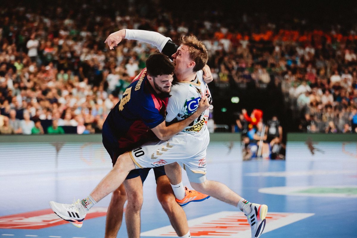 Magdeburg kämpft nicht nur mit den Gegnern, sondern auch mit ständigem Reisestress. Mehr dazu in E425! 😎🎤🔥 #handball

📸 Sebastian Bahr

▶️ tinyurl.com/34eywdcc