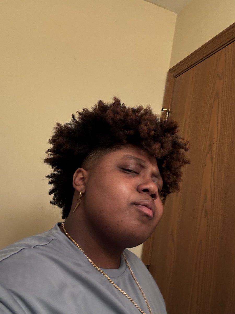 plasdictator's tweet photo. #DaHawk ✂️ https://t.co/qxE75GGyoa