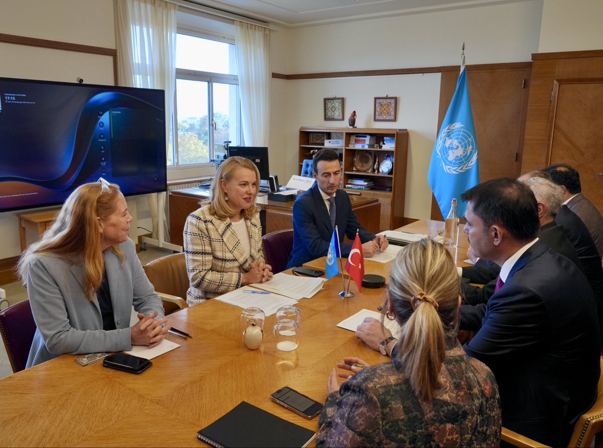 murat_kurum's tweet photo. UNECE İcra Direktörü Sayın Tatiana Molcean ile bir görüşme gerçekleştirdik.

Türkiye’nin; şehircilik vizyonundan, afetlere dayanıklı kentlere, sosyal konut üretiminden kentsel planlamaya kadar her alandaki önemli tecrübeleri paylaştık.

Türkiye olarak UNECE’nin bölgesel iş birliği vizyonunu destekliyoruz. Ortak hedeflerimize katkı sağlama noktasında son derece kararlıyız.

Sayın Direktöre bu verimli görüşme için teşekkür ediyor, yürüttüğümüz güçlü iş birliğinin devam etmesini diliyorum.

📍Cenevre