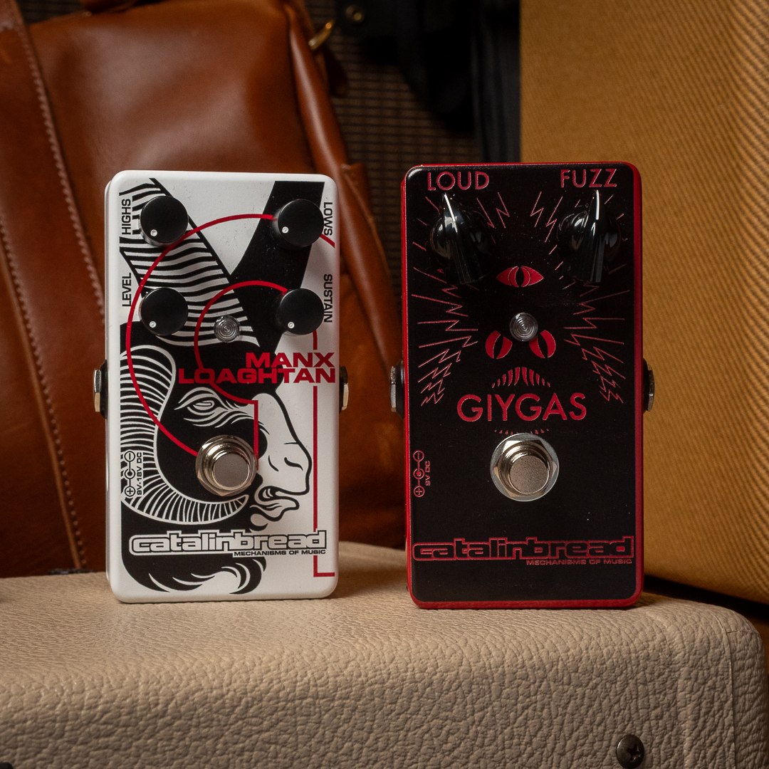 ChicagoMusicEx's tweet image. bit.ly/46Hjsu5 | Mythos into Way Huge into Silktone into Catalinbread into EQD—yeah, we went there. 🤘 The new @CMEexclusive Black &amp;amp; Red Big Puft from @mythospedals just dropped—and it’s fuzzier than ever! 🔥 Black/Red edition, only available at CME! 😎 #effects #pedals