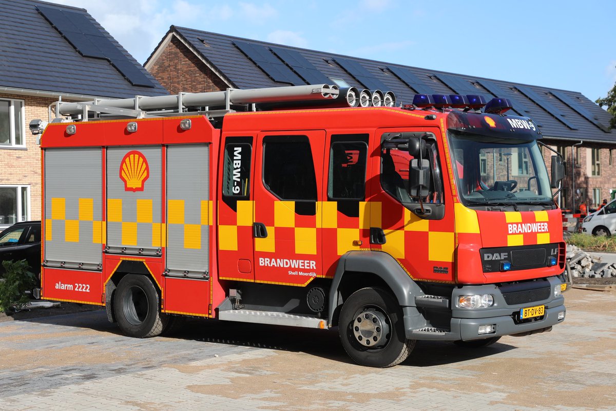 Voertuig van bedrijfsbrandweer bij Shell Moerdijk
