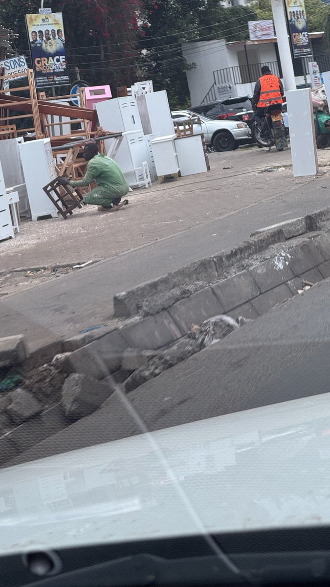 cherrrotich's tweet photo. @Alfayaz11 Where cotton avenue meets Dennis pritt. #ReclaimNairobi #HaiWork #CleanNairobi @SakajaJohnson @KURAroads @MuriraKinoti https://t.co/UJQyC8C7sq