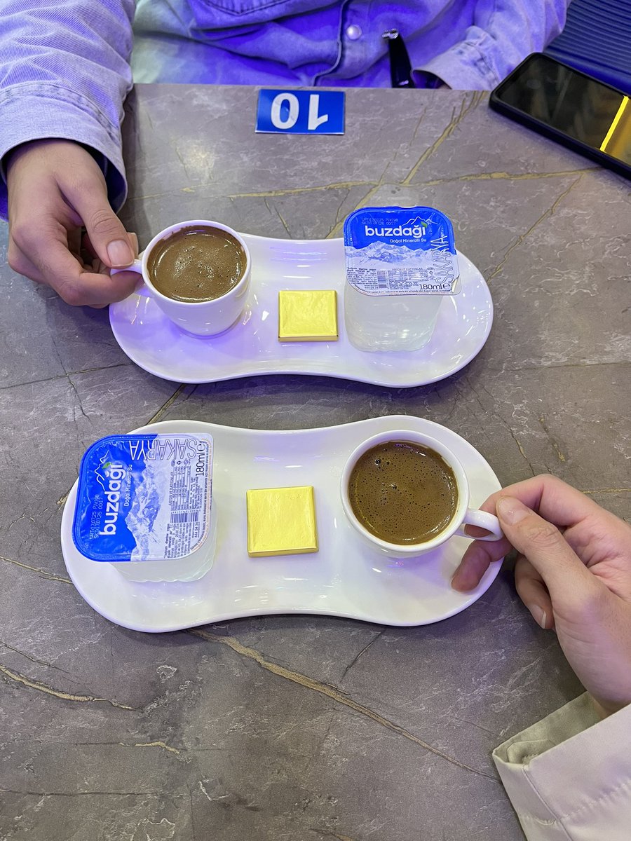 aristobetul's tweet photo. O bize yüzük aldı bende ona kahve ısmarladım :) https://t.co/YHiukjmiBp