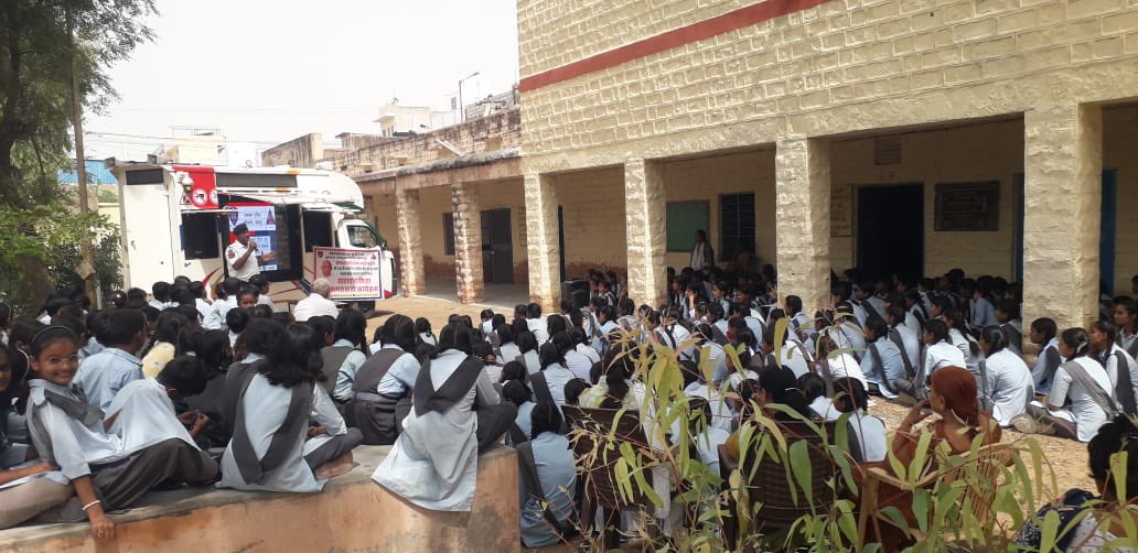 दिनाक8-10-25 को सरदार वल्लभभाई पटेल 150वीं जयंती पर राष्ट्रीय और जन सुरक्षार्थ श्रद्धांजलि स्वरुप आयोजित  यातायात जागरूकता हेतु राज.बालिका उच्च मा. विद्यालय माता का थान जोधपुर एव राज. बालिका उच्च मा. विद्यालय माता का थान जोधपुर में "यातायात शिक्षा एवं   कार्यक्रम" आयोजित किया