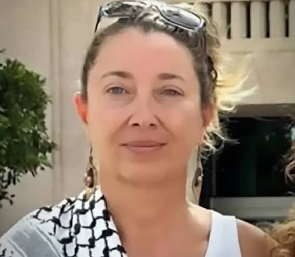 Reyes Rigo Cervilla, seguirá unos días más en una cárcel israelí.

El Juzgado de Beersheba, en el sur del país, ha prolongado su detención por haber mordido a una enfermera que le estaba atendiendo. Es la única española de la Flotilla que sigue en Israel.

¿Qué opináis?